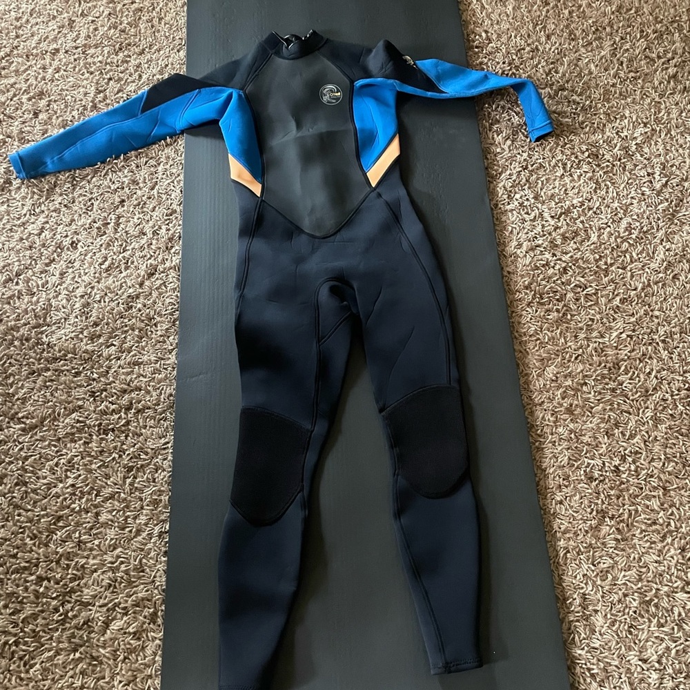 Boys O’Neil wet suit new with tags